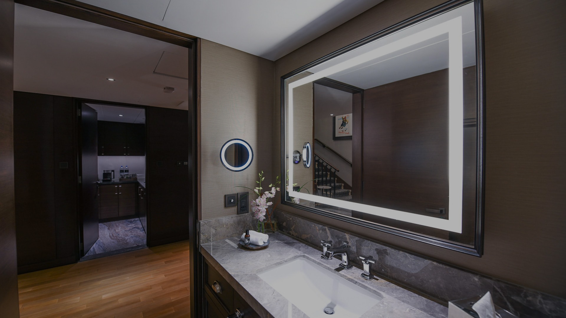 Reflecting Your Style: Custom Mirrors For Every Space